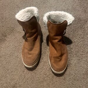 Universal Thread Brown Ankle Boots with White Lining